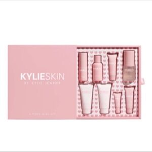 KYLIESKIN BY KYLIE JENNER 8 PIECE MINI SKINCARE SET NWT
